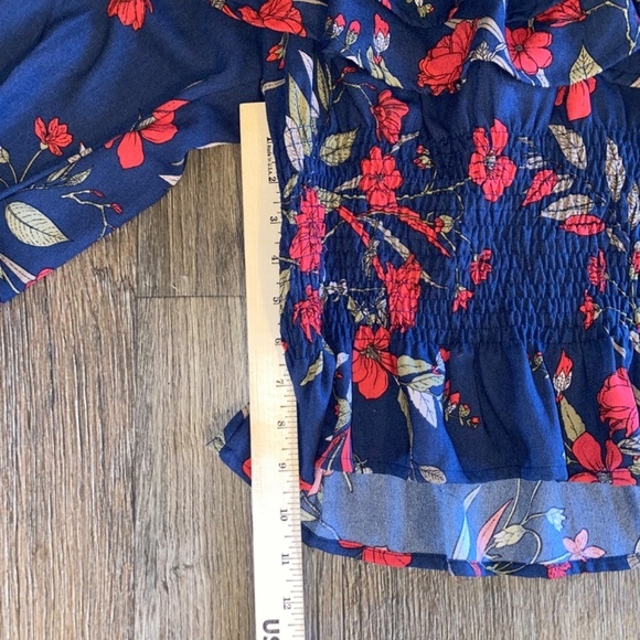 Chelsea and Violet size large off shoulder blouse beautiful - Picture 4 of 5